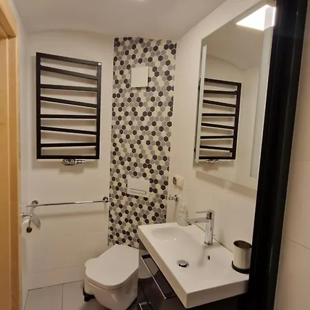 Siedlisko Hortensjowe Wzgorza Szyszkowa 61, 59-820 - Janina Apartment Löschney